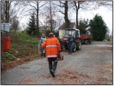 2013- Kácení a prořezávka stromů naproti kapličky
